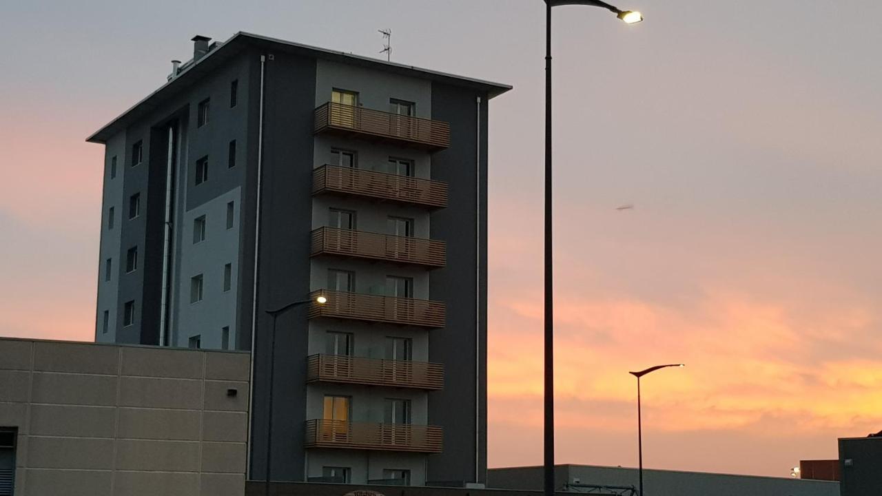 Condominio La Torre 1 Galliate Екстер'єр фото