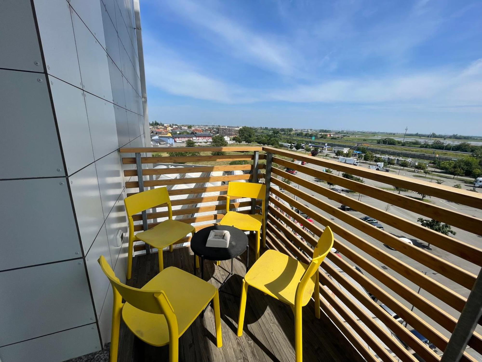 Condominio La Torre 1 Galliate Екстер'єр фото