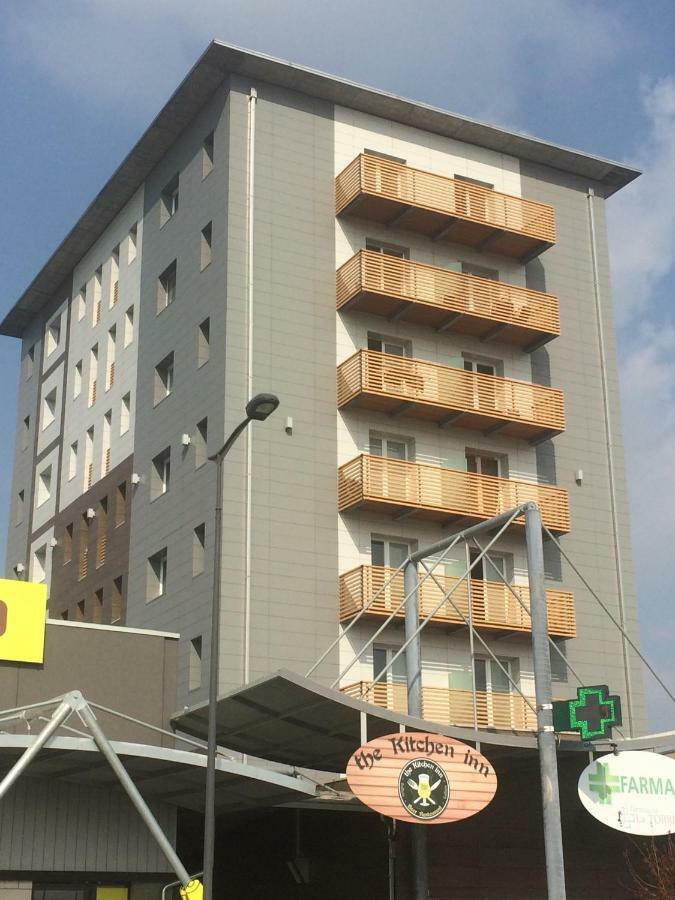 Condominio La Torre 1 Galliate Екстер'єр фото